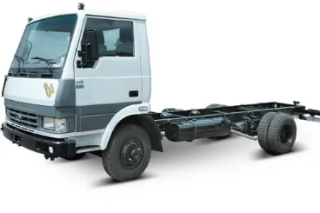 Автосервис Автомобили запчасти сервис фото 2